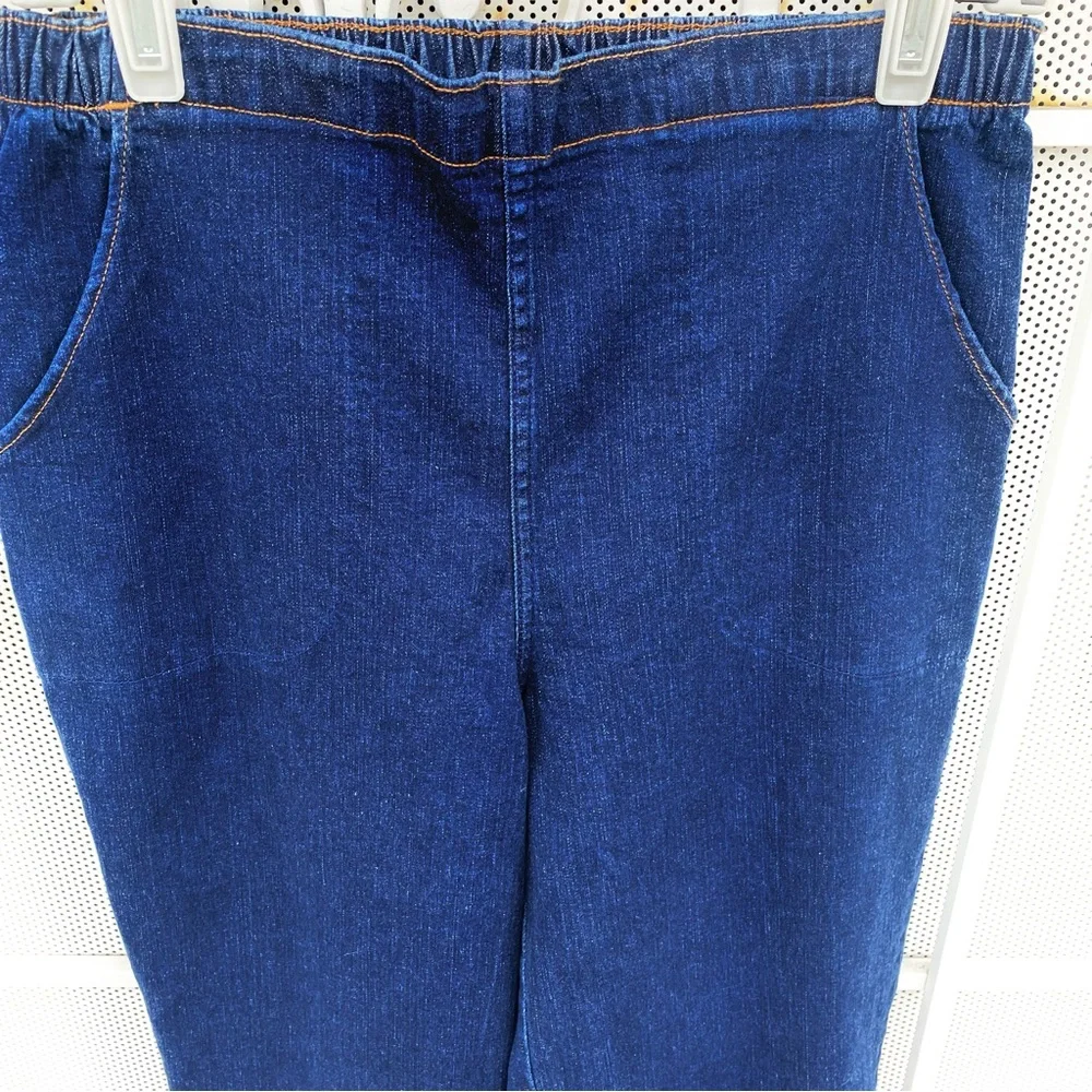 Croft & Barrow woman’s size medium average elastic waist stretch jeans - Picture 4 of 6